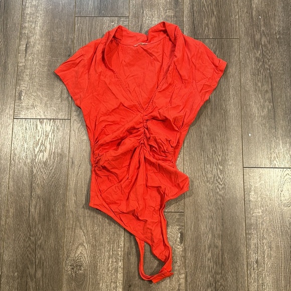 Free People Red Orange V Neck Asymmetrical Ruched Short Sleeve Bodysuit S - Picture 3 of 5